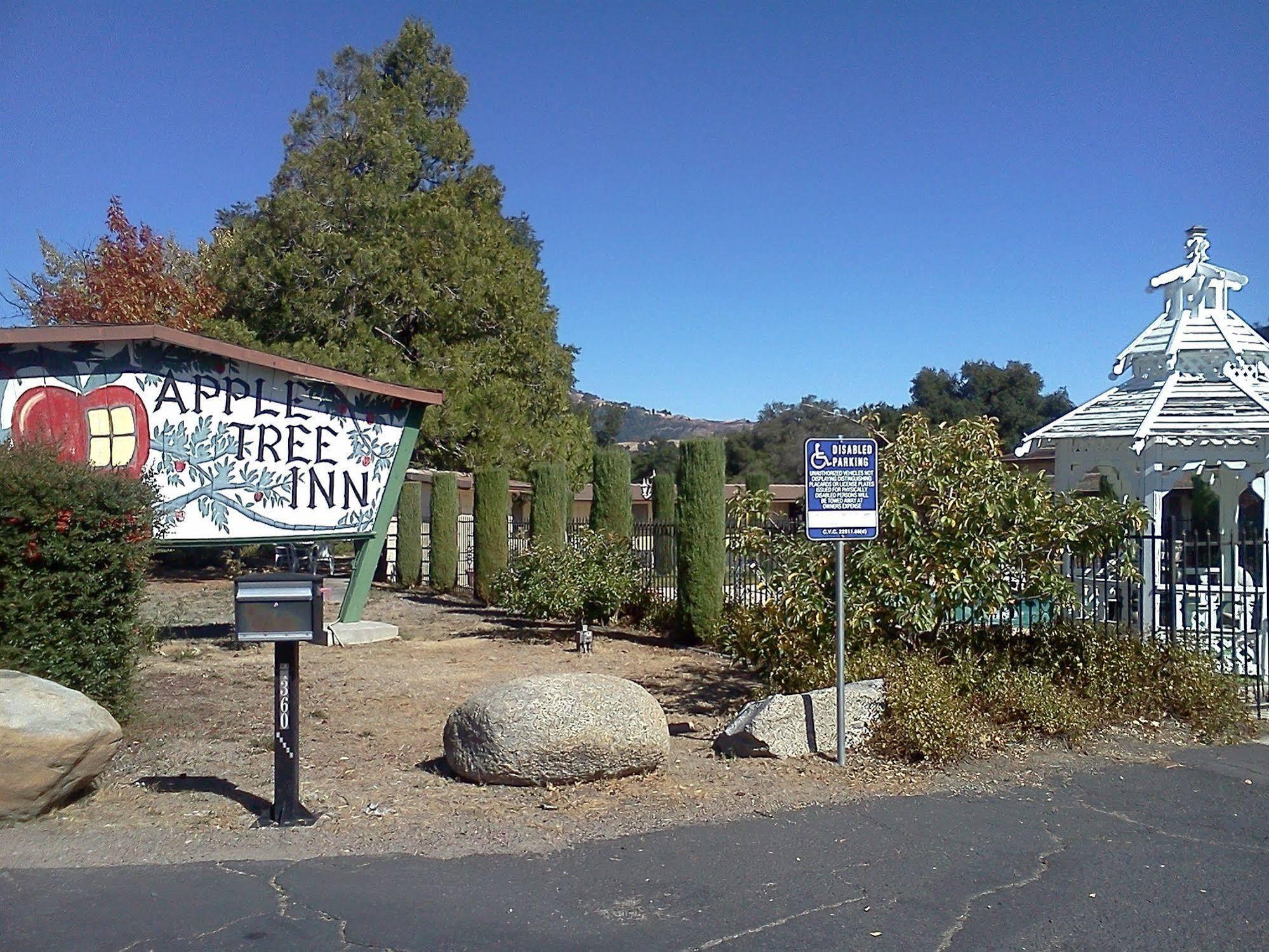 ג'וליאן Apple Tree Inn מראה חיצוני תמונה