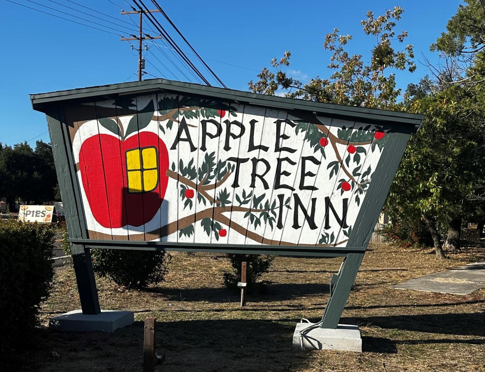 ג'וליאן Apple Tree Inn מראה חיצוני תמונה